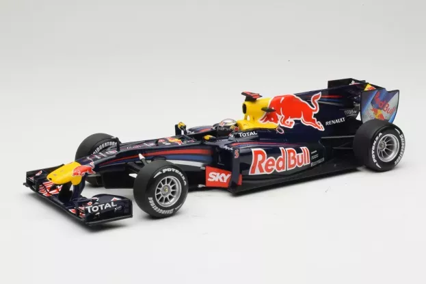 Minichamps Red Bull F1 Rb6 N 5 Winner Brazilian Gp 2010 Sebastian Vettel World Champion 1:18 110100205